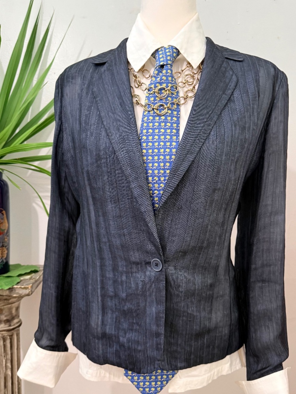 Layer this 90's Emanuel by Ungaro Crinkled  Linen Single Button Blazer SZ 4/38